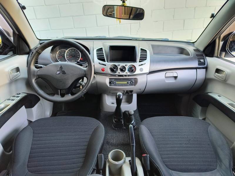 MITSUBISHI - L200 TRITON - 2012/2013 - Prata - R$ 99.900,00