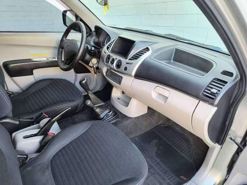 MITSUBISHI - L200 TRITON - 2012/2013 - Prata - R$ 99.900,00