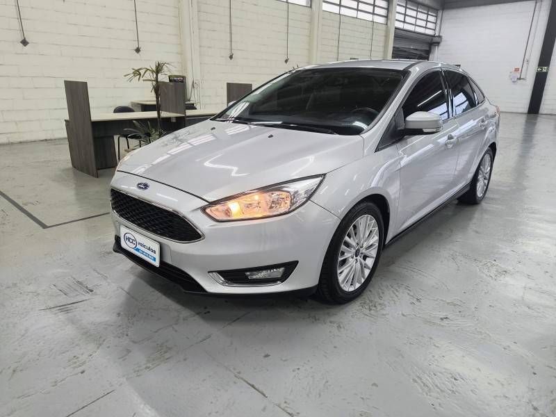 FORD - FOCUS - 2015/2016 - Prata - R$ 62.900,00