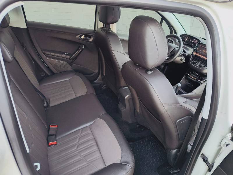 PEUGEOT - 2008 - 2015/2016 - Branca - R$ 59.900,00