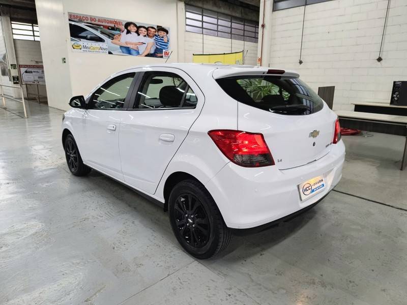 CHEVROLET - ONIX - 2014/2014 - Branca - R$ 54.900,00