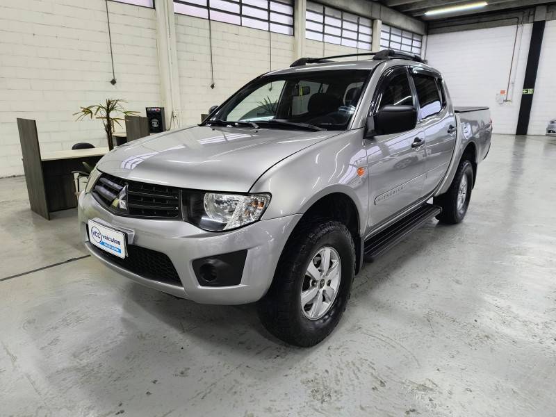 MITSUBISHI - L200 TRITON - 2012/2013 - Prata - R$ 99.900,00