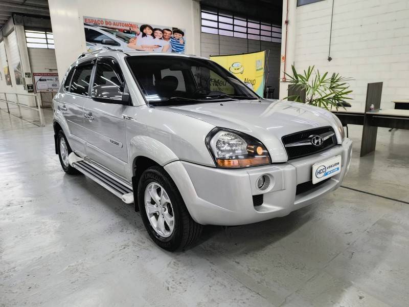 HYUNDAI - TUCSON - 2010/2011 - Prata - R$ 42.900,00