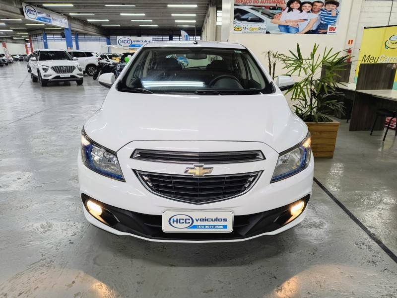 CHEVROLET - ONIX - 2014/2014 - Branca - R$ 52.900,00