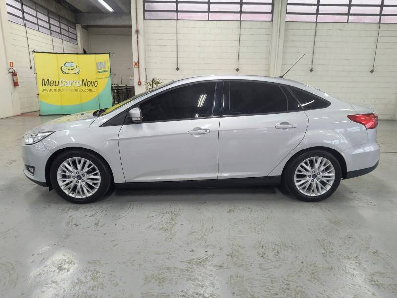 FORD - FOCUS - 2015/2016 - Prata - R$ 62.900,00
