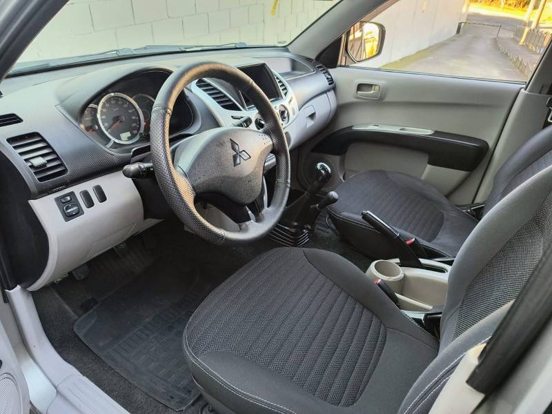 MITSUBISHI - L200 TRITON - 2012/2013 - Prata - R$ 99.900,00