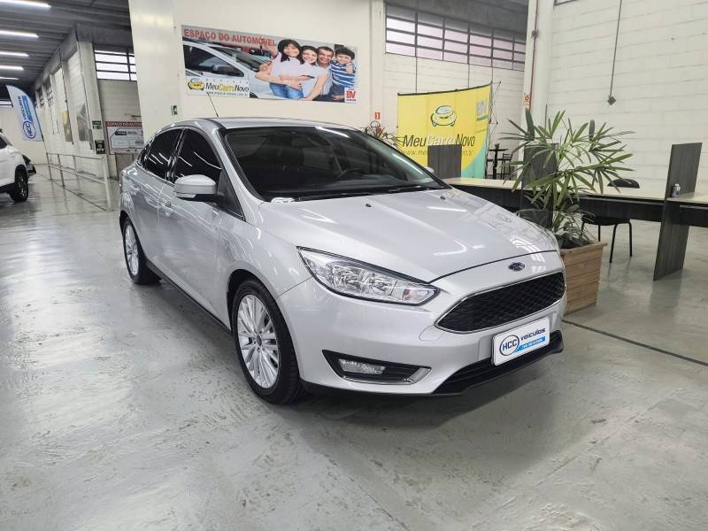 FORD - FOCUS - 2015/2016 - Prata - R$ 62.900,00