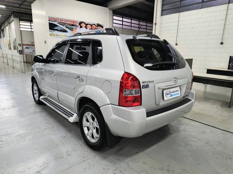 HYUNDAI - TUCSON - 2010/2011 - Prata - R$ 42.900,00