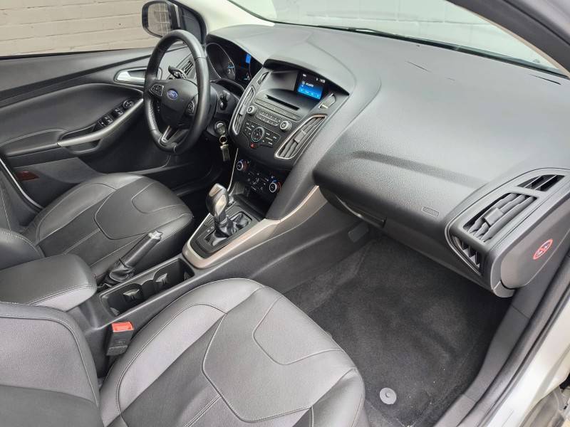 FORD - FOCUS - 2015/2016 - Prata - R$ 62.900,00