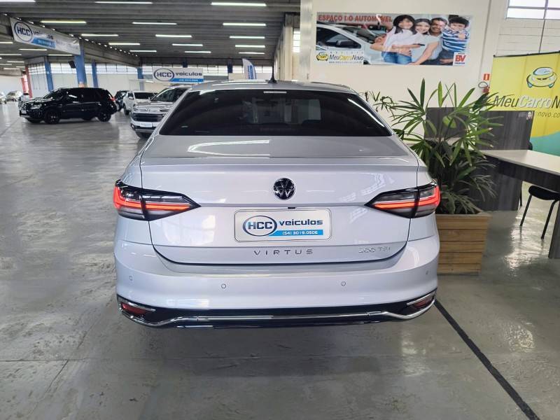 VOLKSWAGEN - VIRTUS - 2023/2023 - Prata - R$ 116.900,00